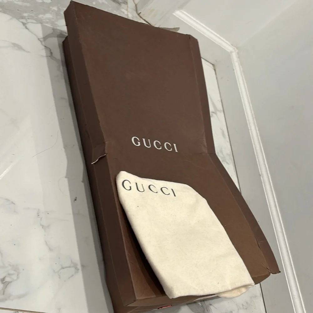 Suede Gucci Boots - worn only once - size 38 - Picture 9 of 9